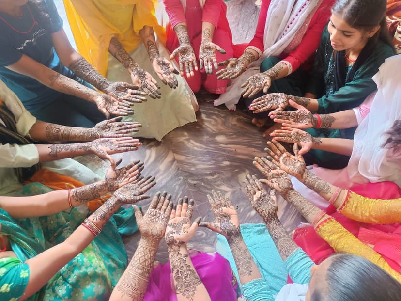 मेहंदी प्रतियोगिता 